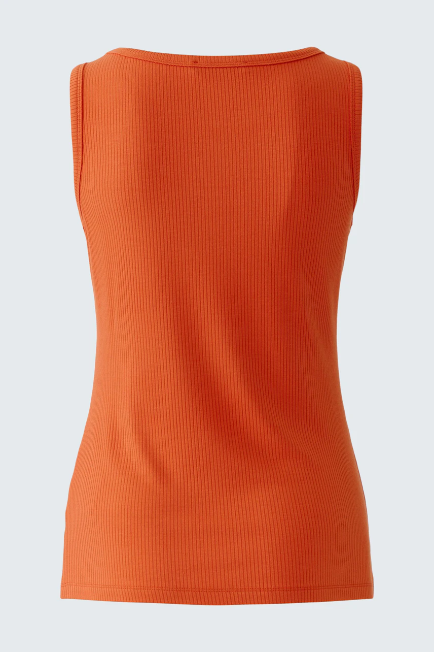 Casual women's top: A woman in a fitted orange tank top, showcasing a simple and comfortable style.