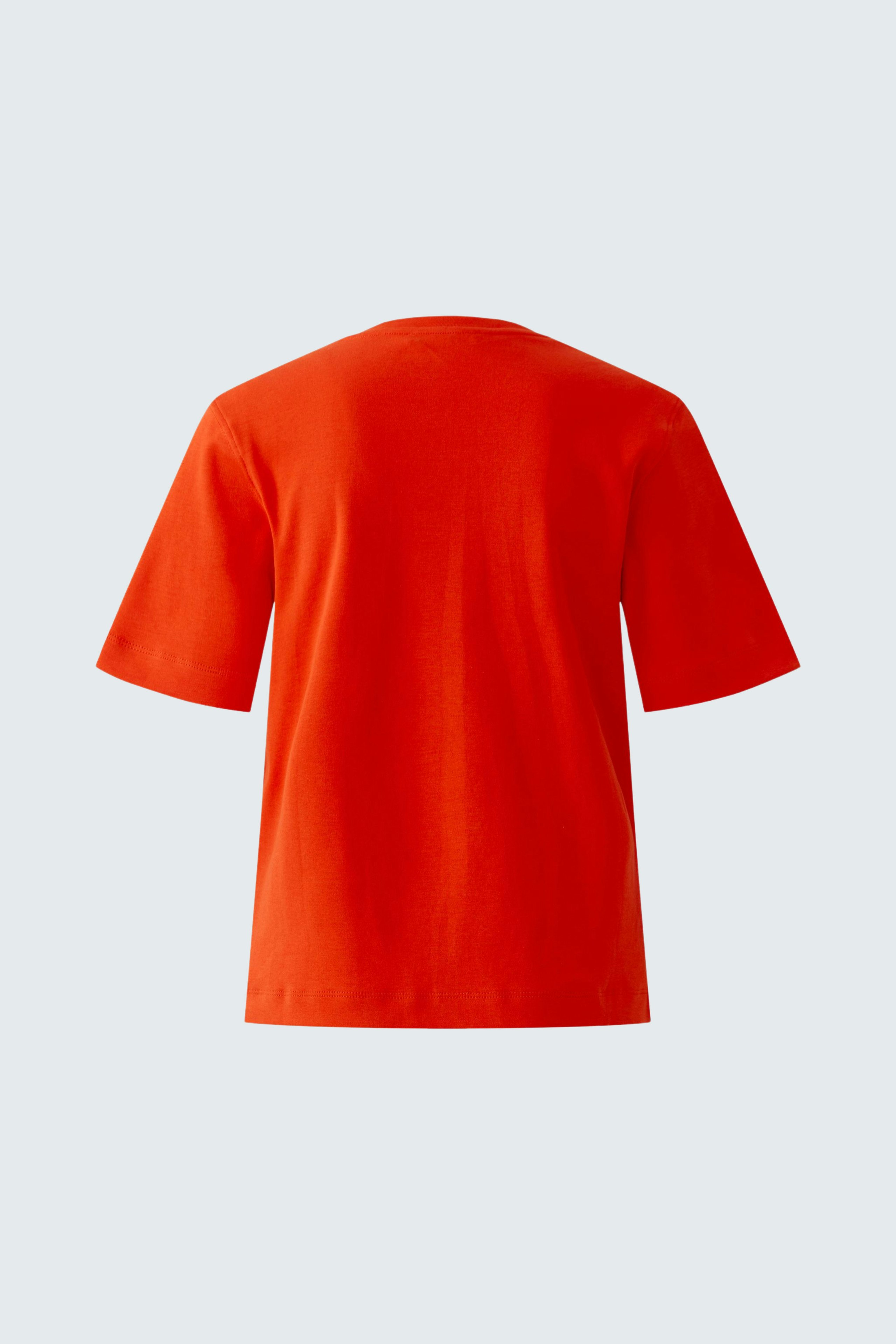 Casual women's T-shirt in vibrant red, featuring a relaxed fit and short sleeves.