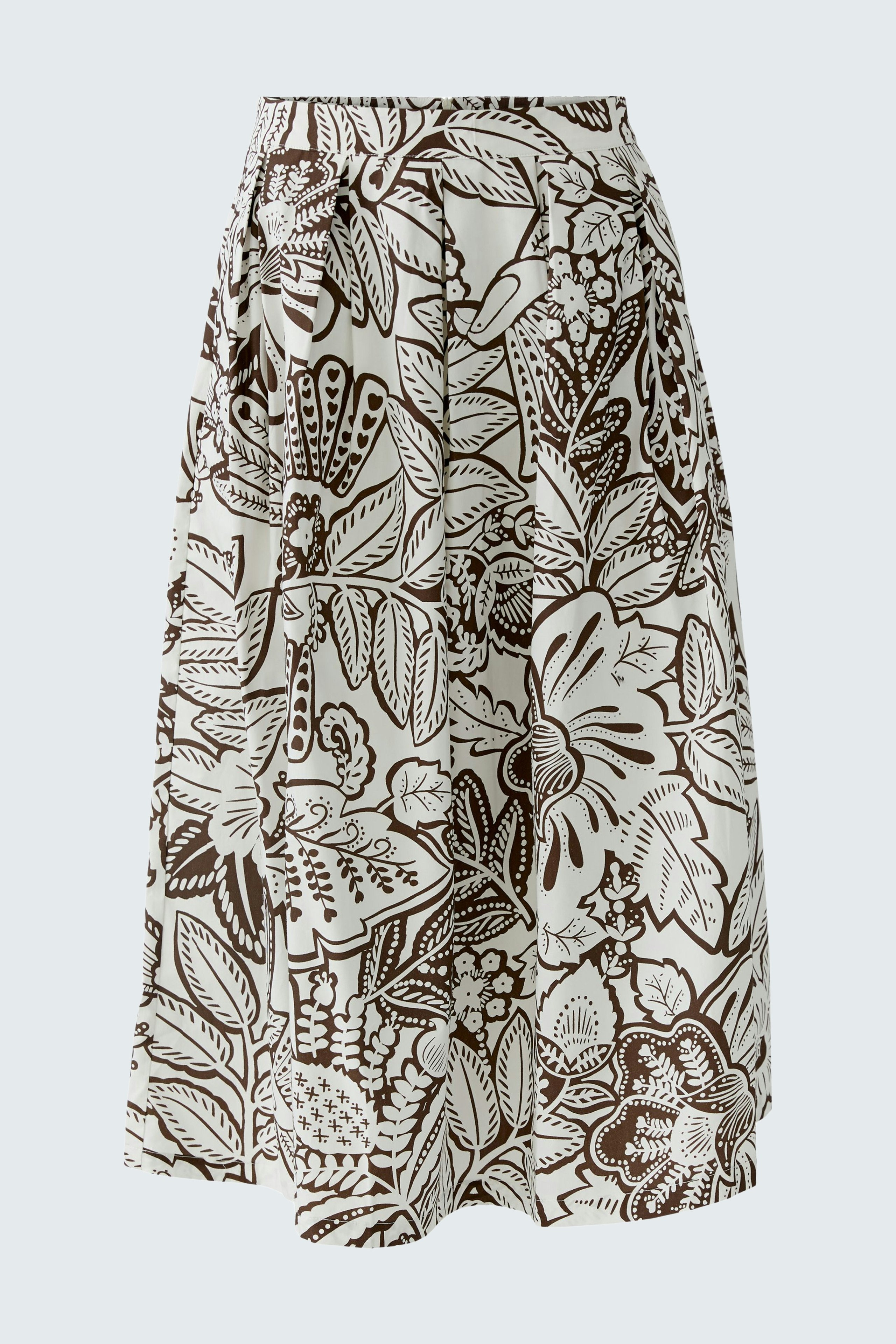 Faltenrock mit floralem Muster in Weiß und Braun, lässig geschnitten, ideal für den Alltag.