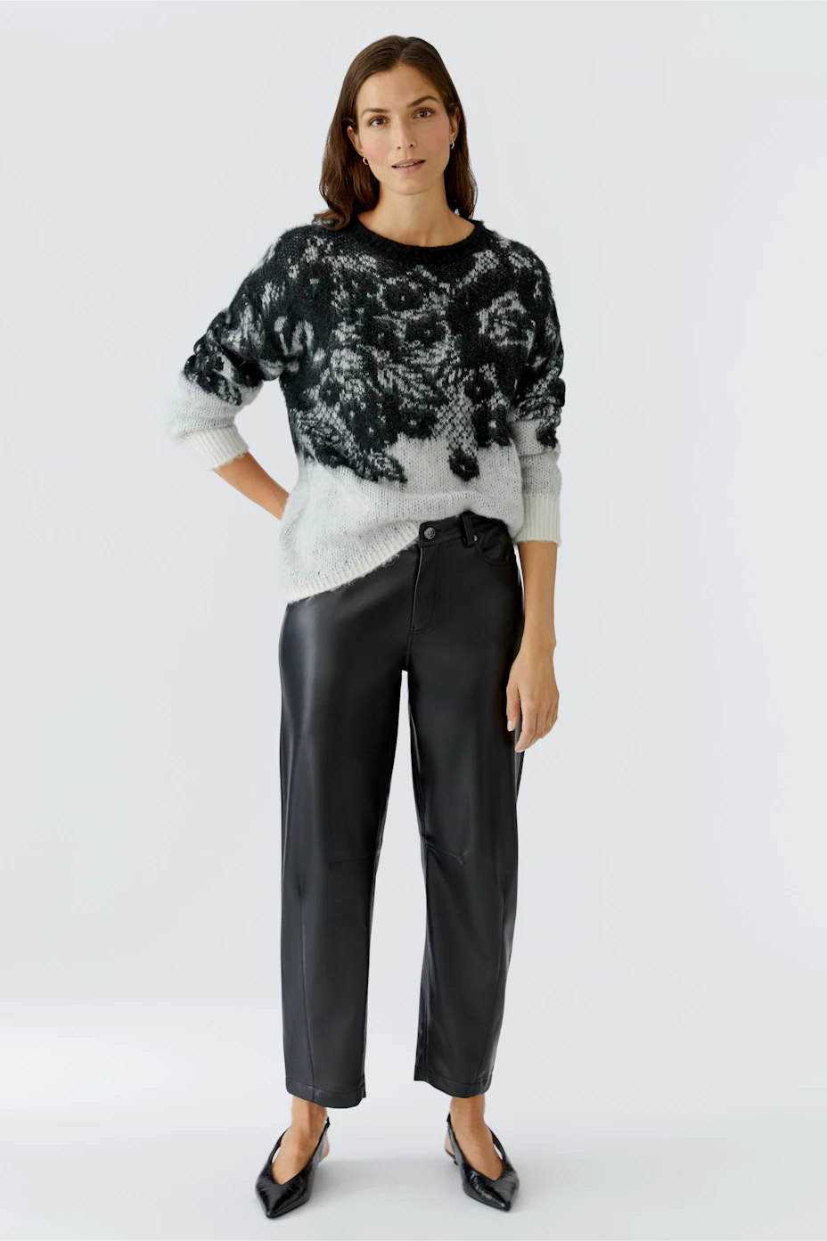 Damen-Pullover in Schwarz und Grau mit strukturiertem Muster, lässig und bequem.