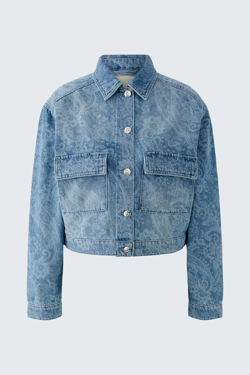 Casual denim jacket: Blue jeans jacket with button closure and chest pockets, perfect for everyday wear.