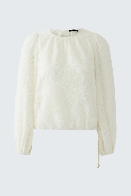 Weiße Damen-Bluse mit langen Ärmeln und strukturiertem Stoff, ohne Model abgebildet.