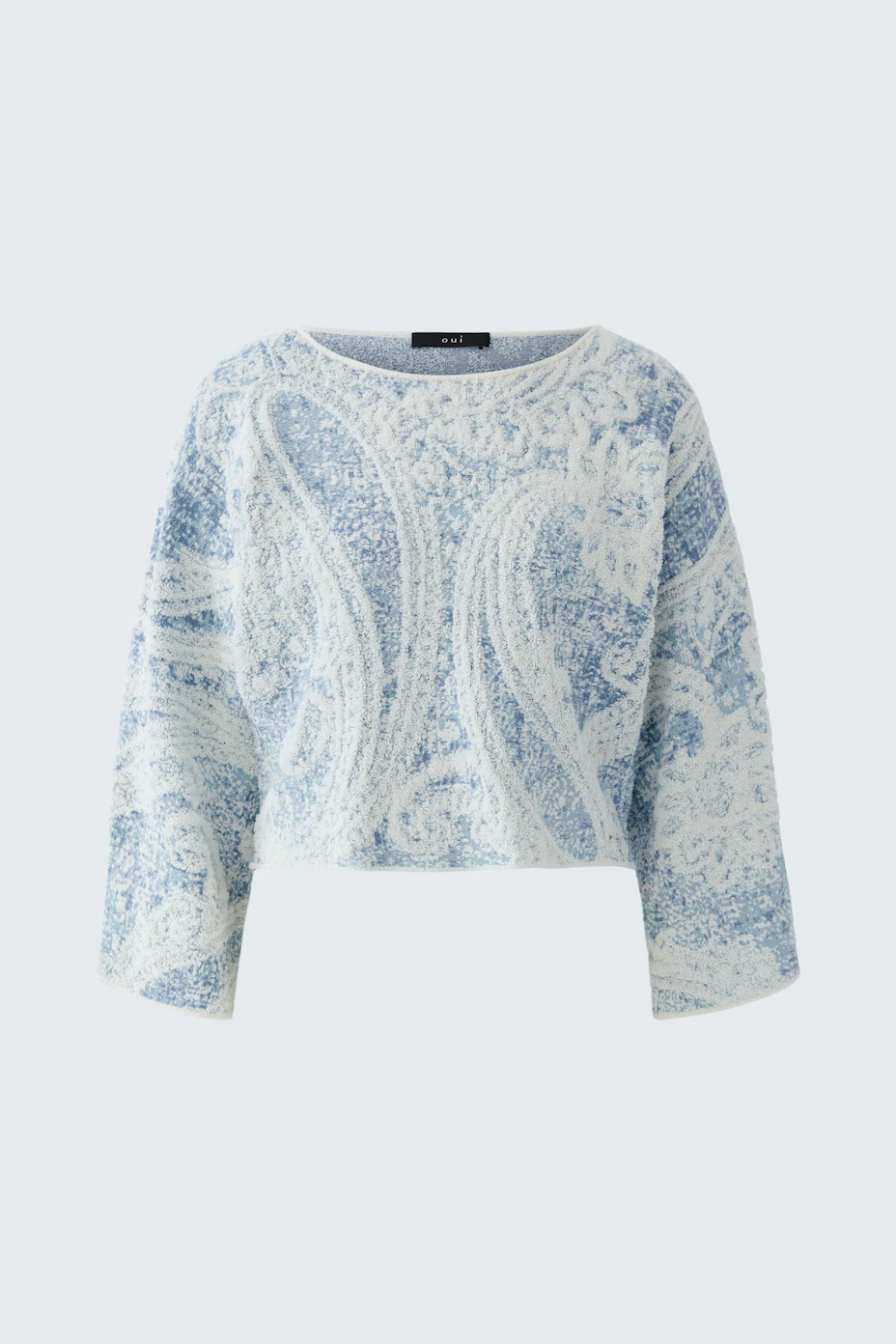 Casual women's pullover: Blue and white patterned pullover with a relaxed fit, perfect for everyday wear.