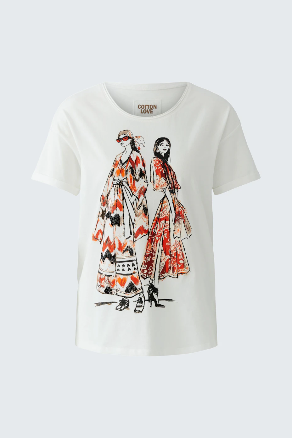 Damen-T-Shirt: Weiße Shirt mit buntem Druck, zeigt zwei stilvolle Frauen in modischer Kleidung.