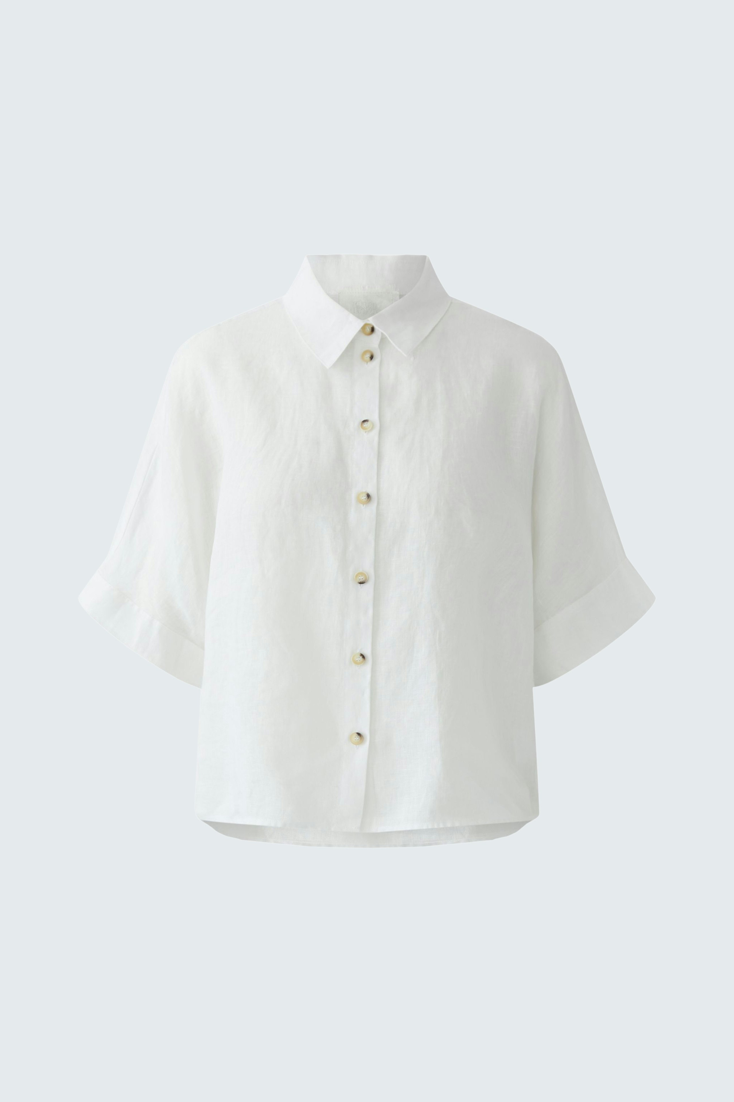 Casual women's blouse: White short-sleeve shirt with buttons, perfect for everyday wear.
