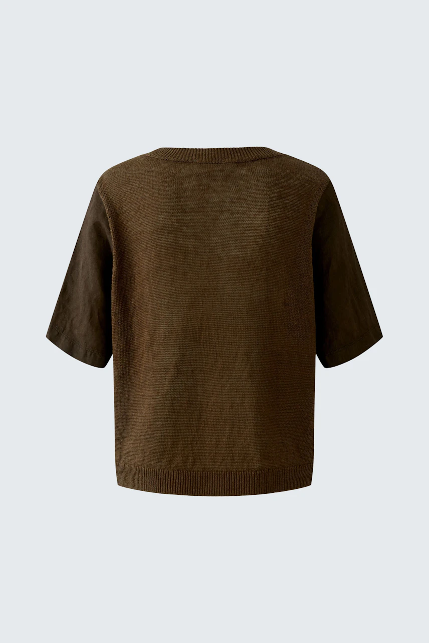 Casual women's pullover in brown with short sleeves, perfect for relaxed outfits.