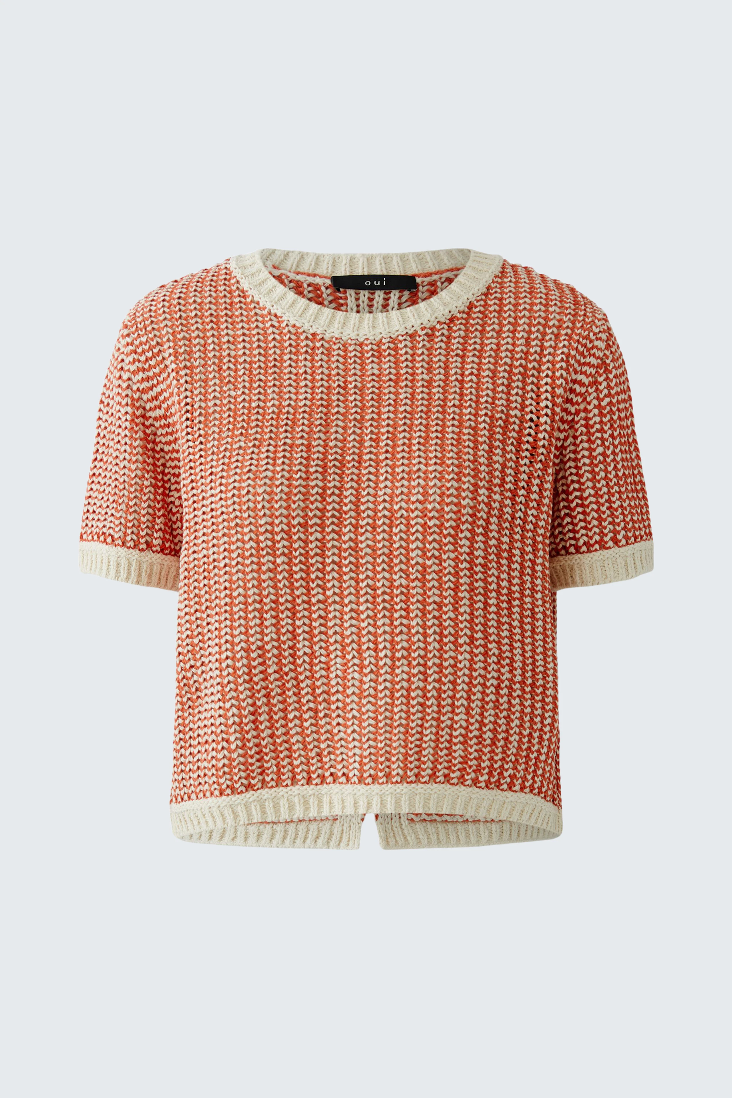 Klassischer Damen-Pullover in Rot mit kurzen Ärmeln und kontrastierendem Kragen.