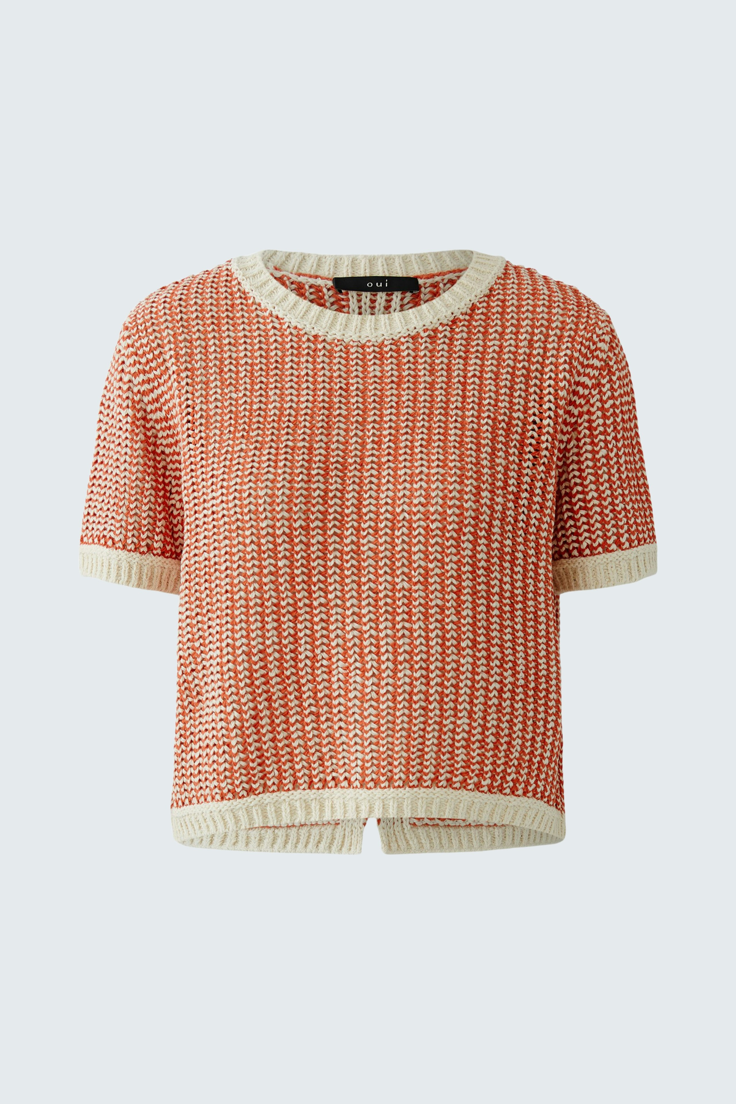 Casual women's pullover: Short-sleeved, red knit pullover with a contrasting neckline.
