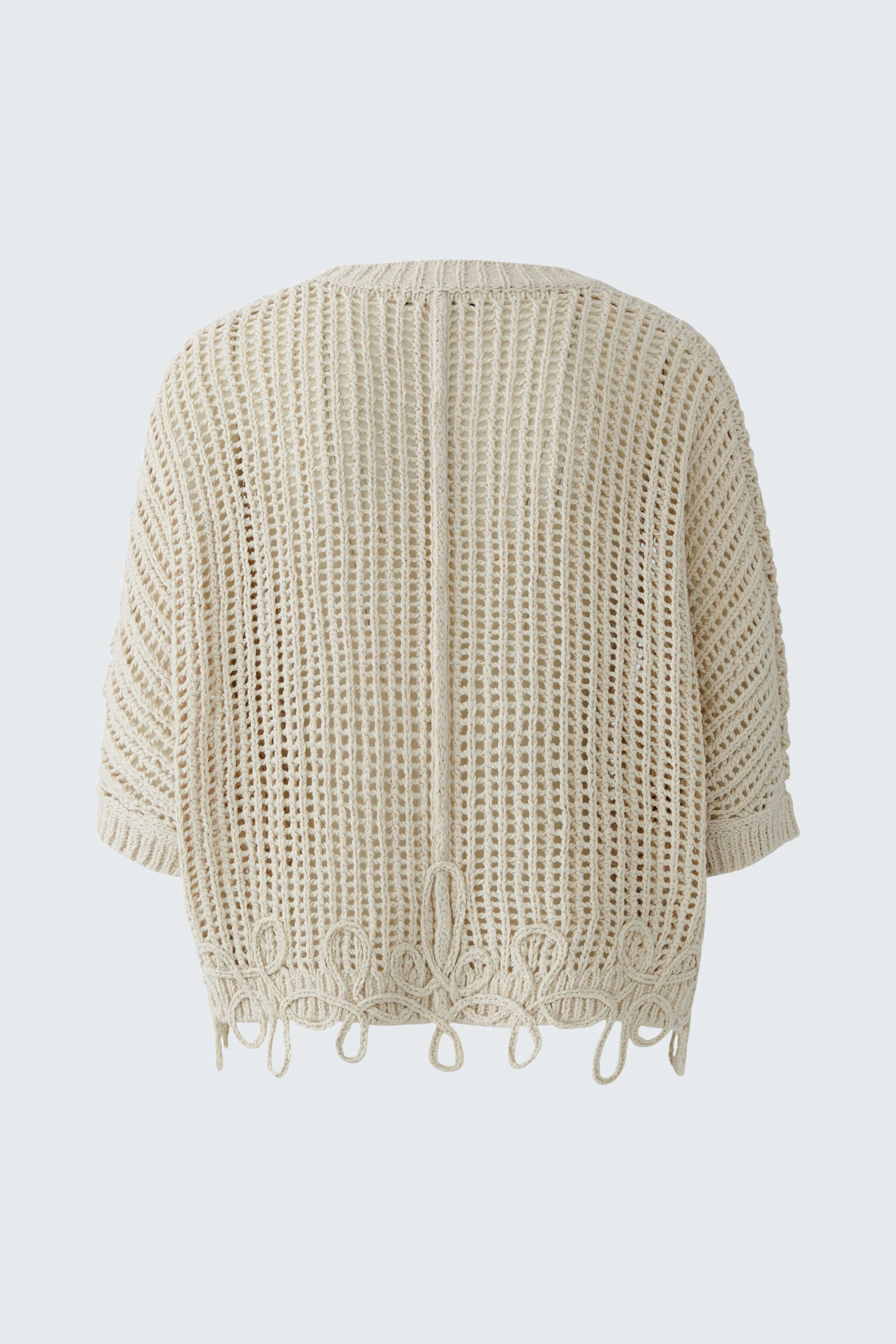 Helle Damen-Strickjacke mit lockerer Passform und dekorativem Saum, ideal für lässige Outfits.