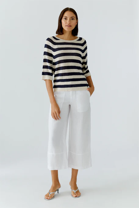 Bequemer Damen-Pullover mit maritimen Streifen in Blau und Beige, lässiger Schnitt und 3/4-Ärmel.
