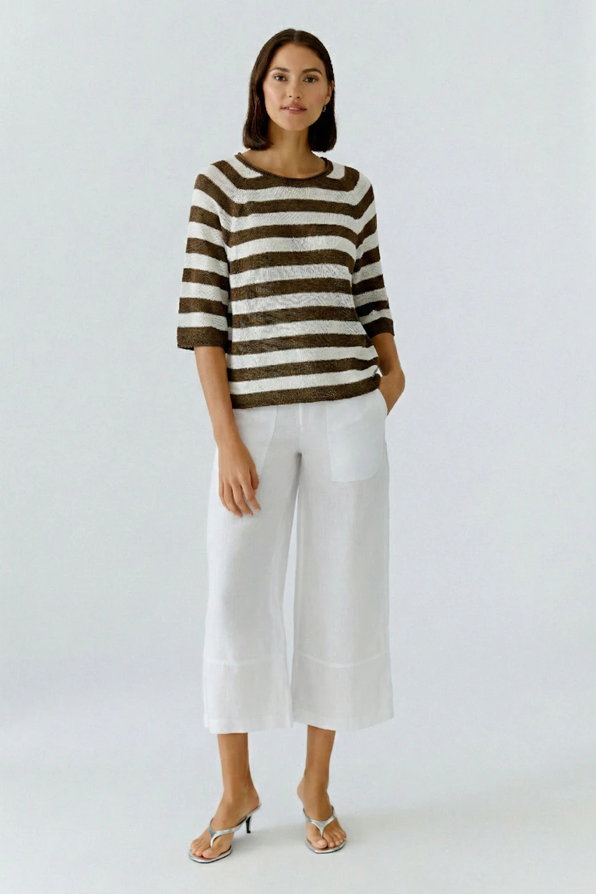Casual women's pullover: Woman in a striped pullover with three-quarter sleeves and white pants.