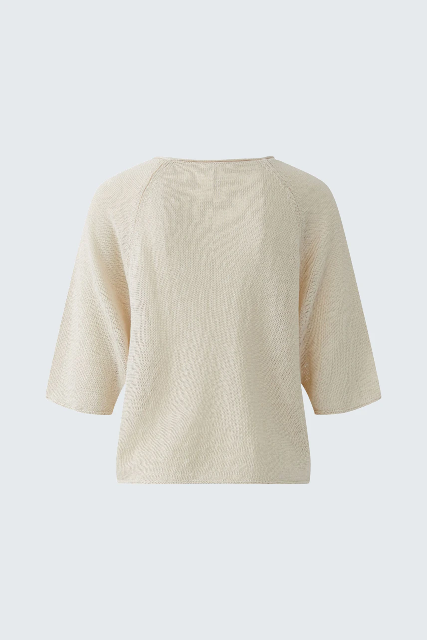 Casual women's pullover: Cream pullover with three-quarter sleeves, perfect for a relaxed look.