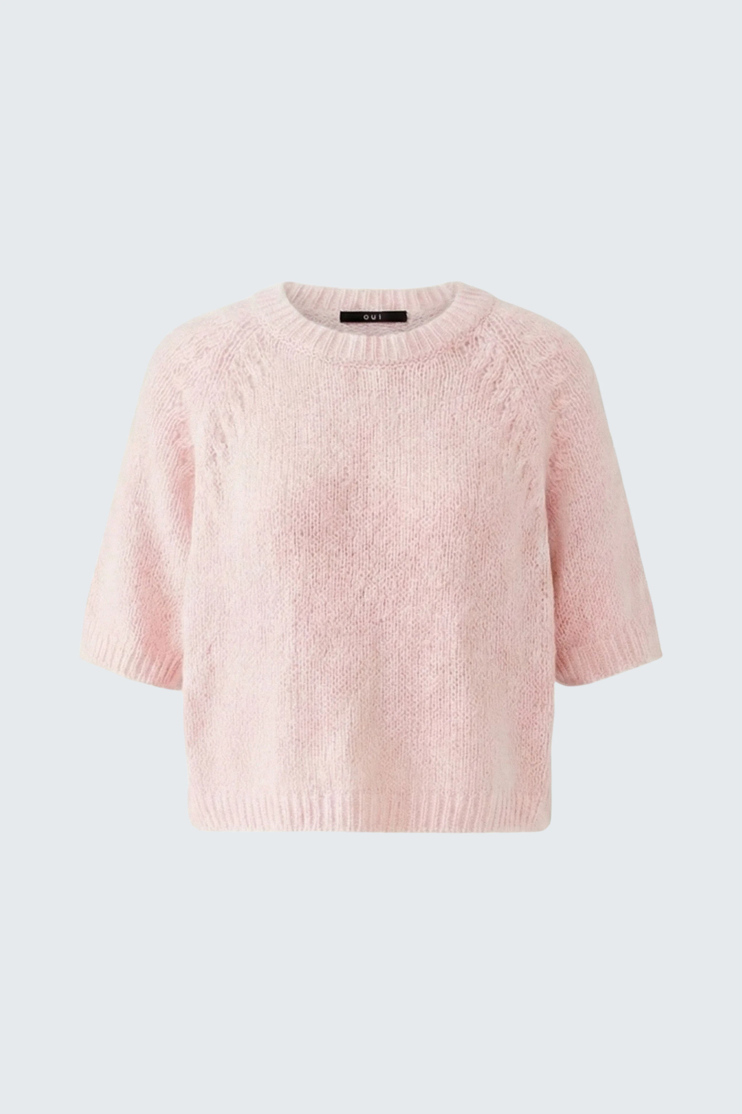 Bequemer Damen-Pullover in zartem Rosa mit kurzen Ärmeln und weichem Material.