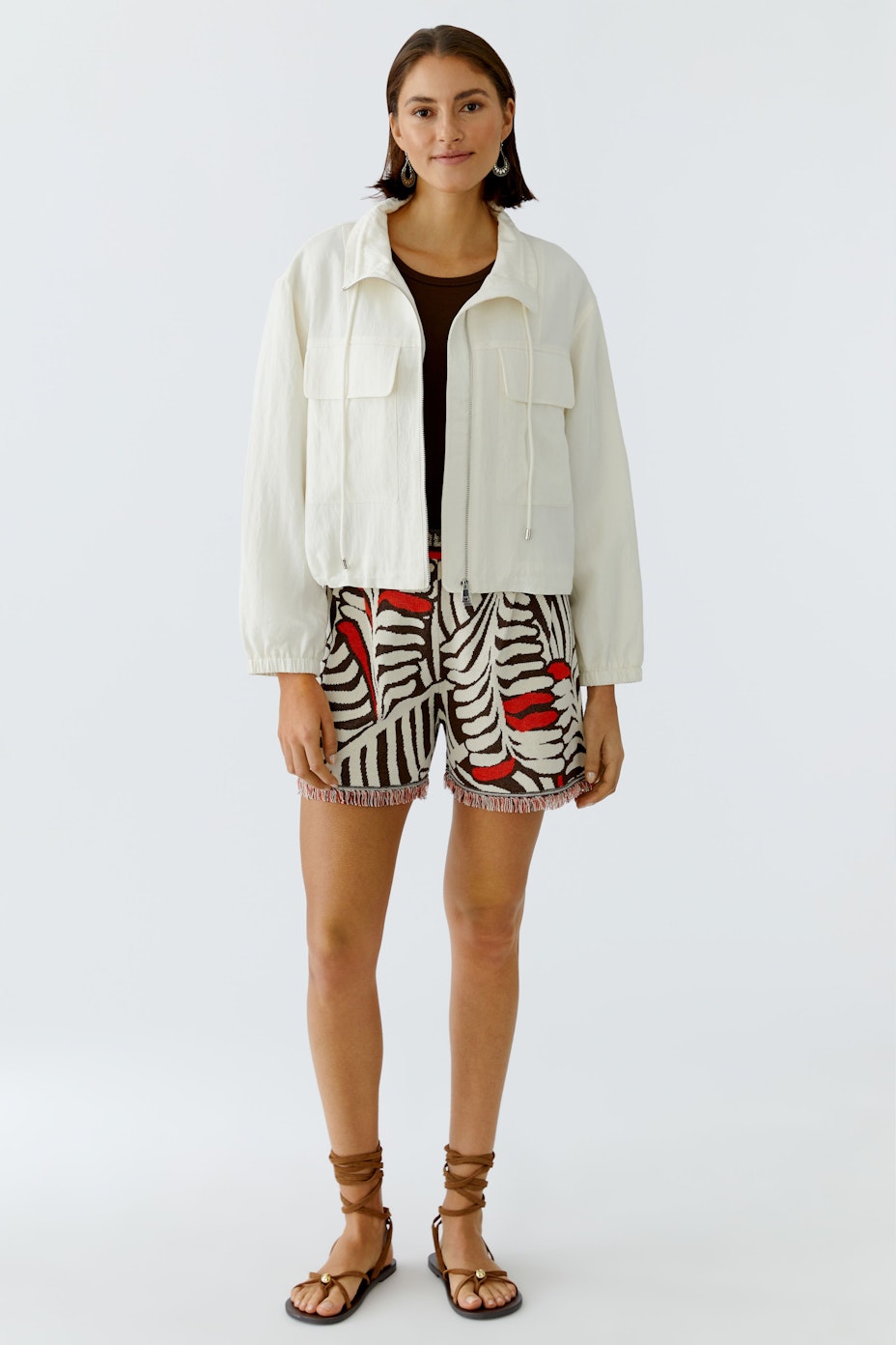 Casual women's blouson: A woman in a white zip-up jacket with two front pockets.