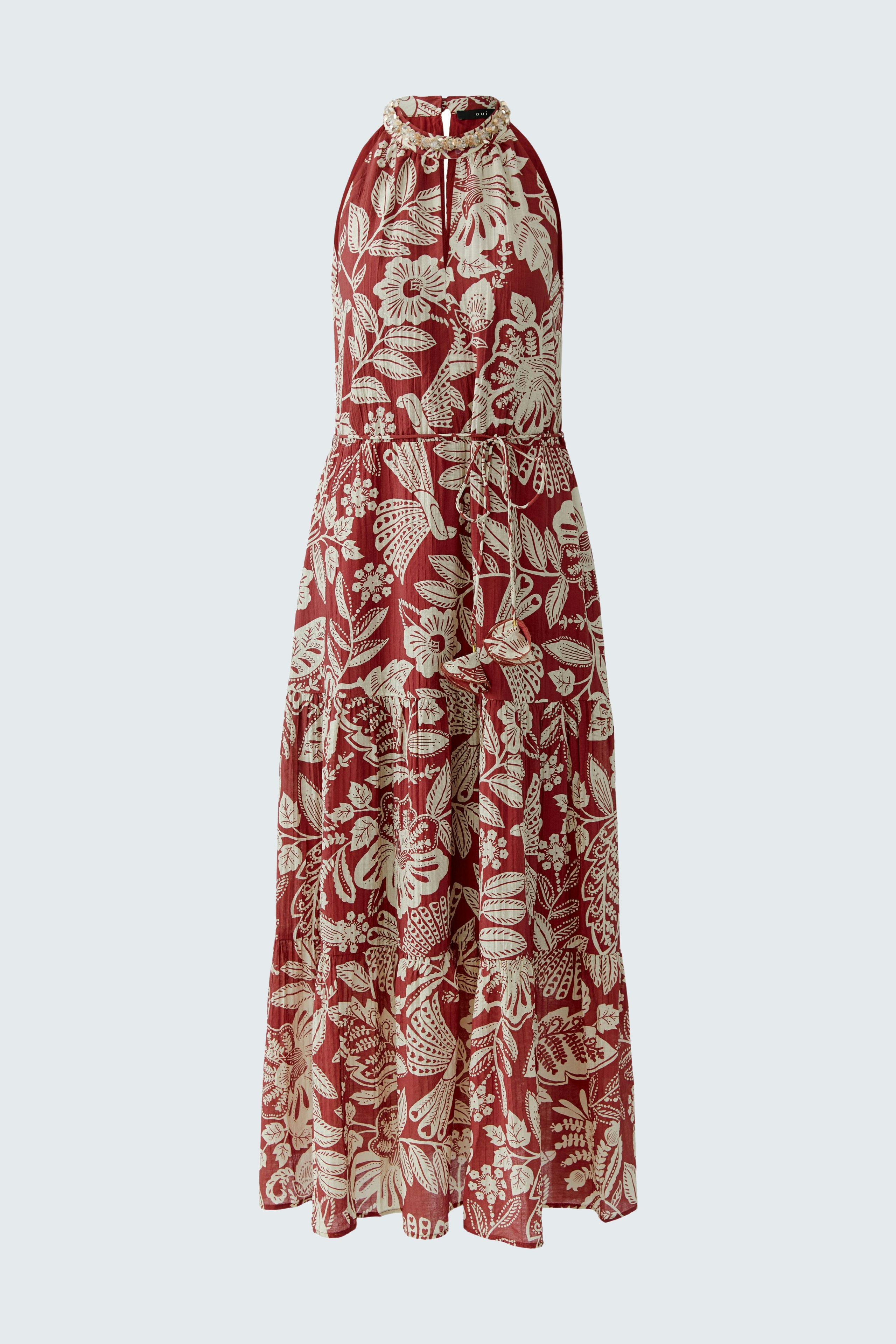 Maxikleid in Rot mit floralem Muster, ideal für den Sommer.