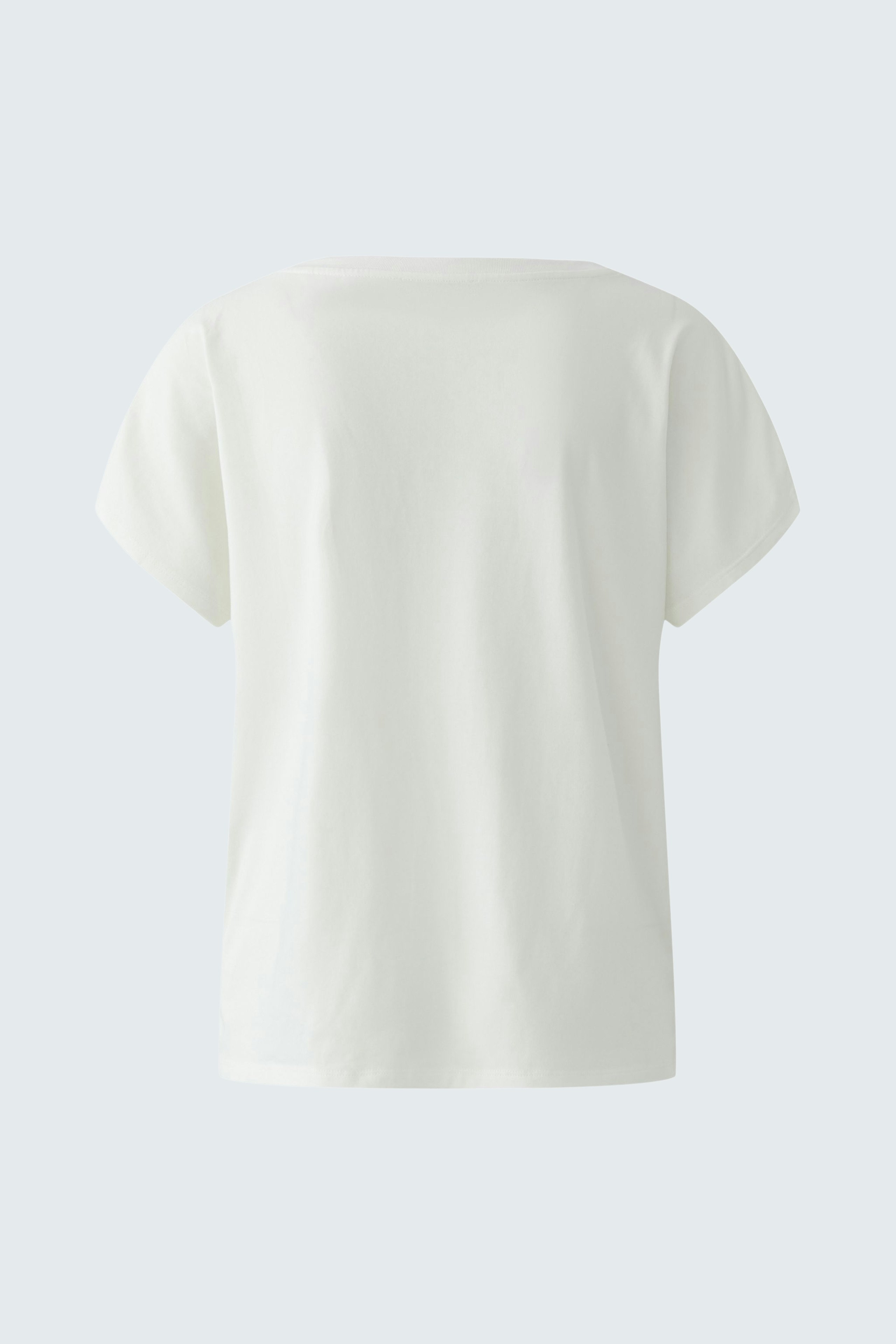 Bequemes Damen-T-Shirt: Rückansicht eines weißen T-Shirts mit lässigem Schnitt und kurzen Ärmeln.