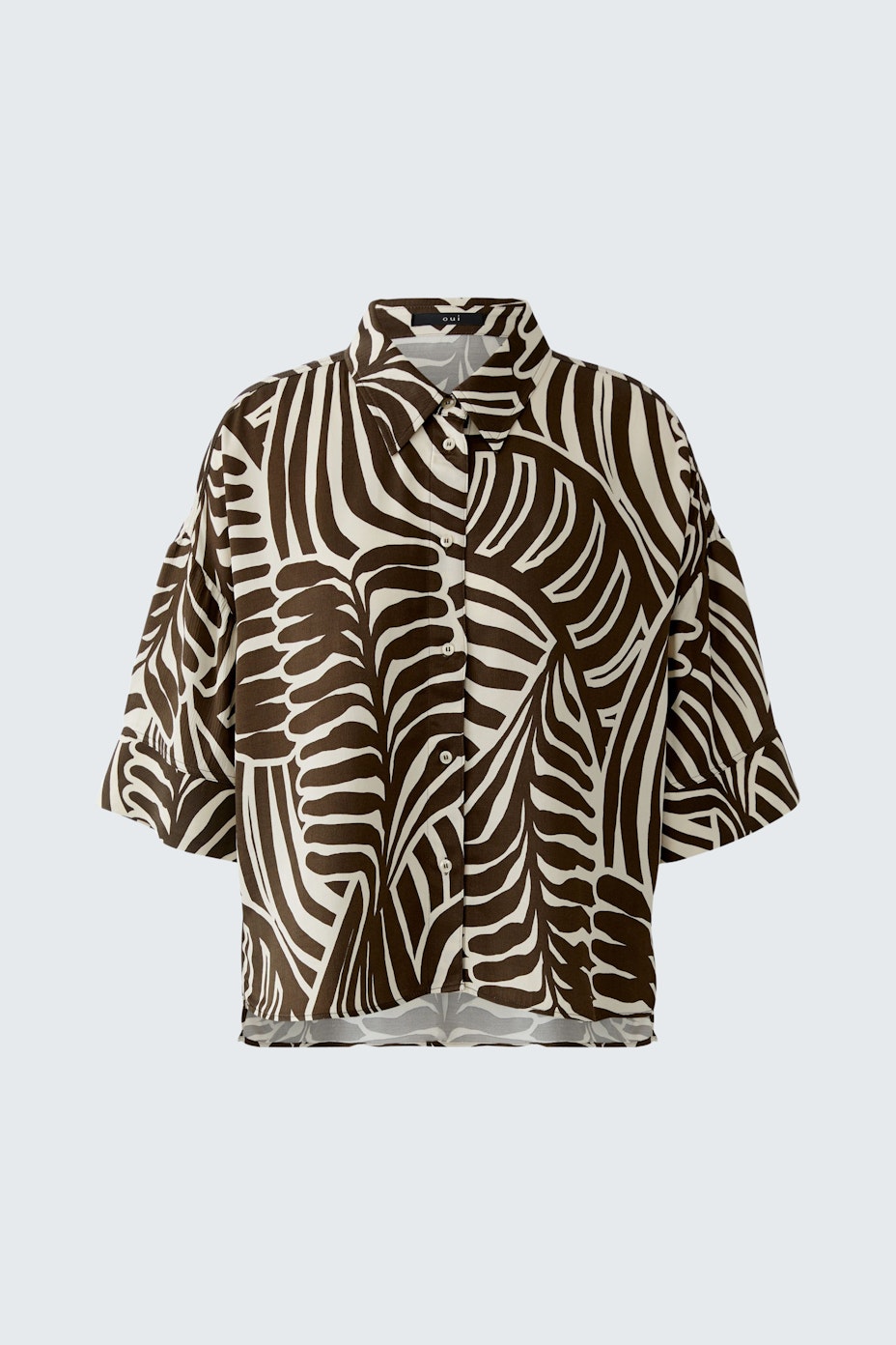 Casual women's blouse: Brown and white patterned blouse with a relaxed fit and short sleeves.