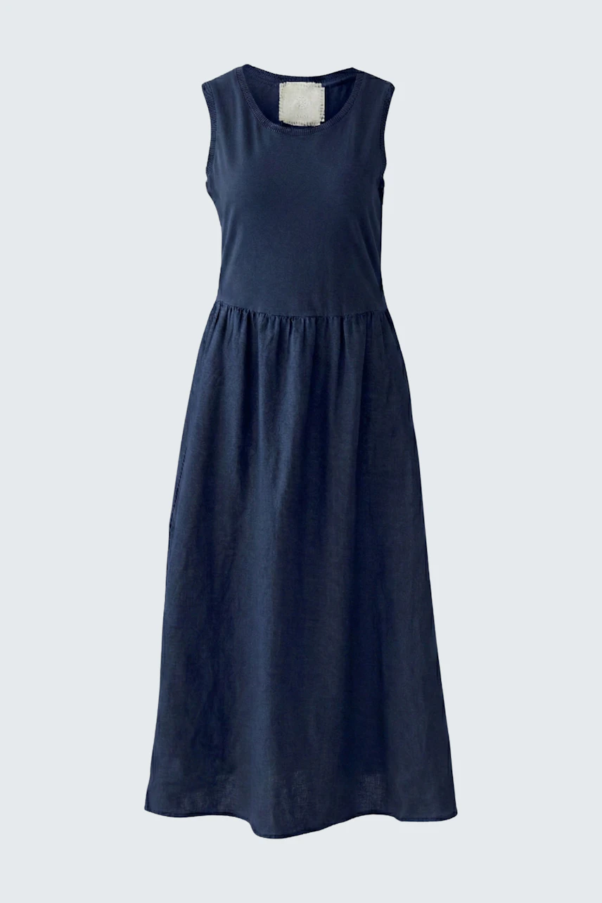 Casual women's midi dress in navy blue with a relaxed fit and sleeveless design.