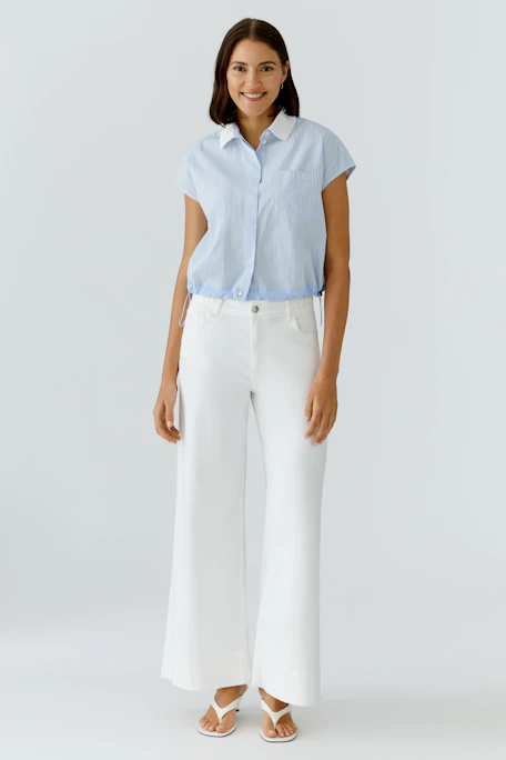 Casual women's blouse: Light blue short-sleeve shirt with a white collar and drawstring hem.