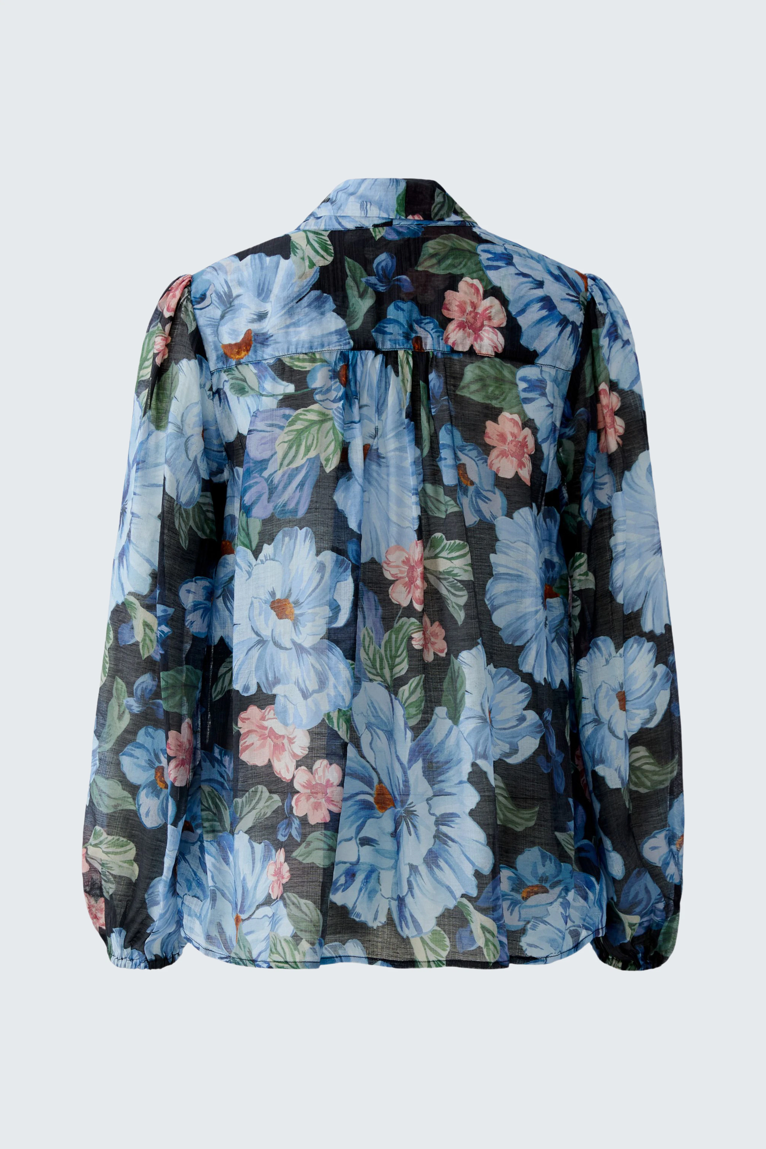 Florale Damen-Bluse: Luftige Bluse mit blauen Blumen auf schwarzem Hintergrund, ohne Model abgebildet.