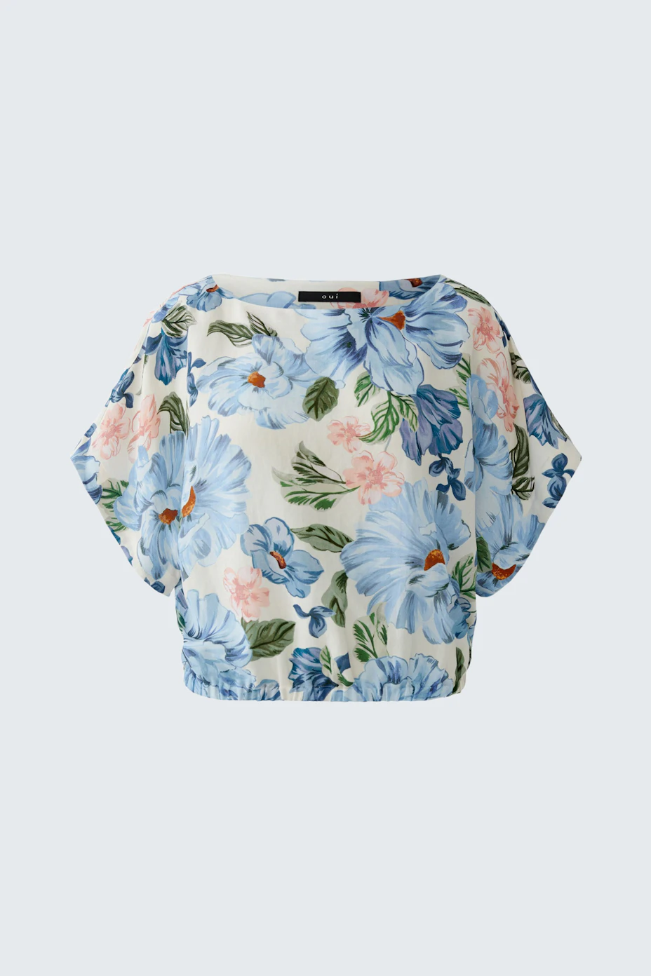 Luftige Damen-Bluse mit floralem Muster in Blau und Weiß, ideal für den Sommer.