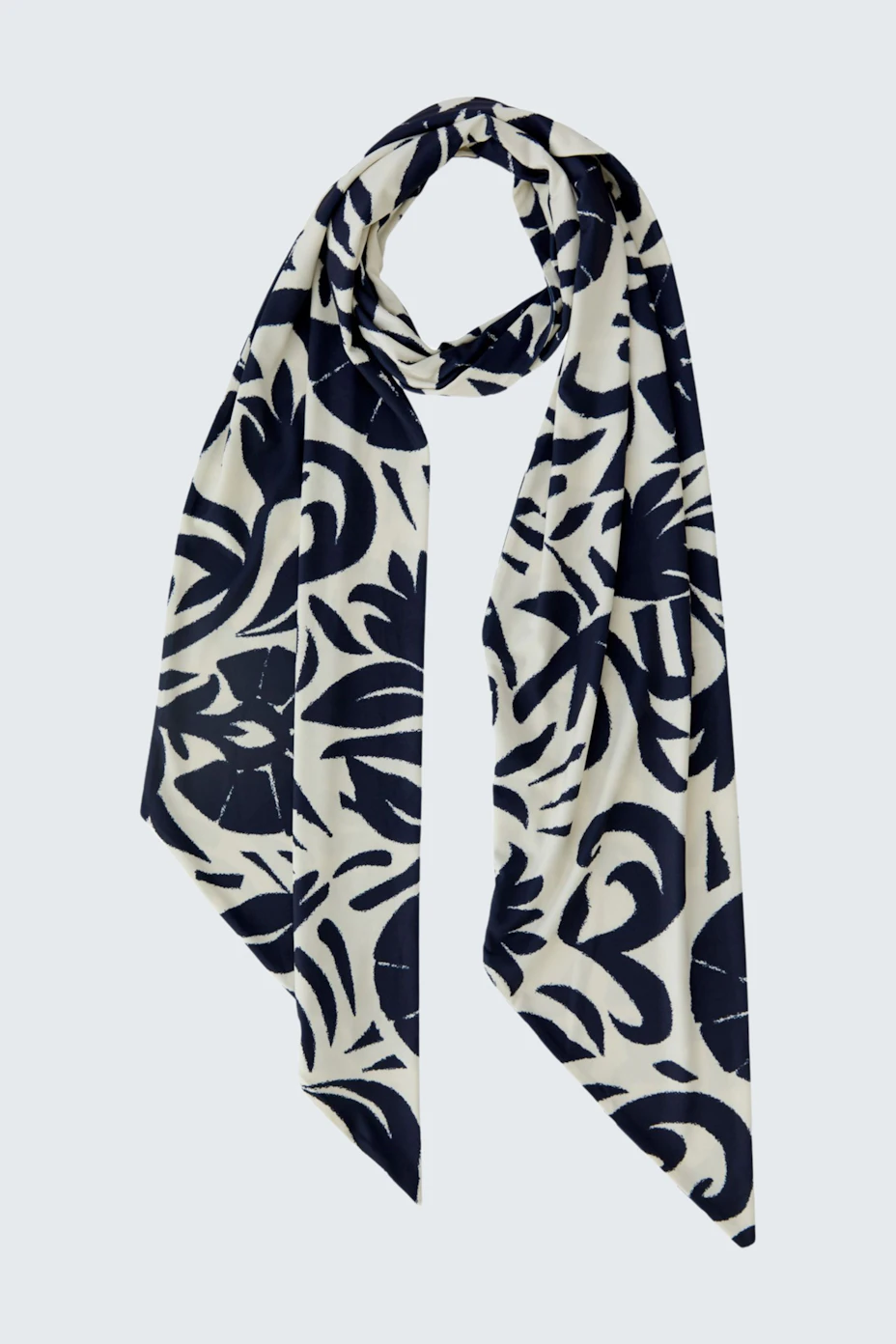 Damen-Schal mit floralem Muster in Blau und Weiß, vielseitig tragbar und ideal für jeden Anlass.