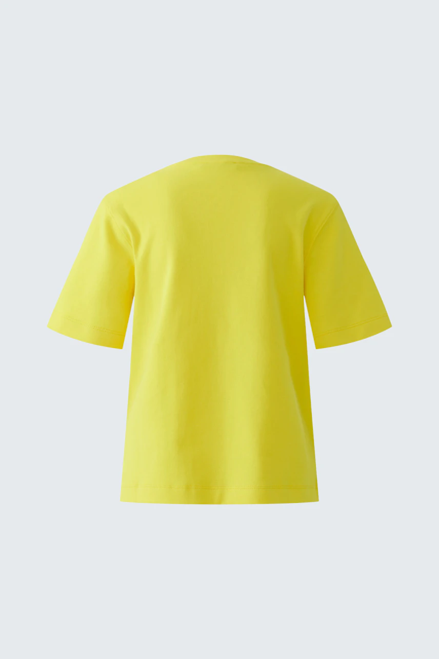 Bright yellow T-shirt: Simple design, short sleeves, perfect for casual wear.