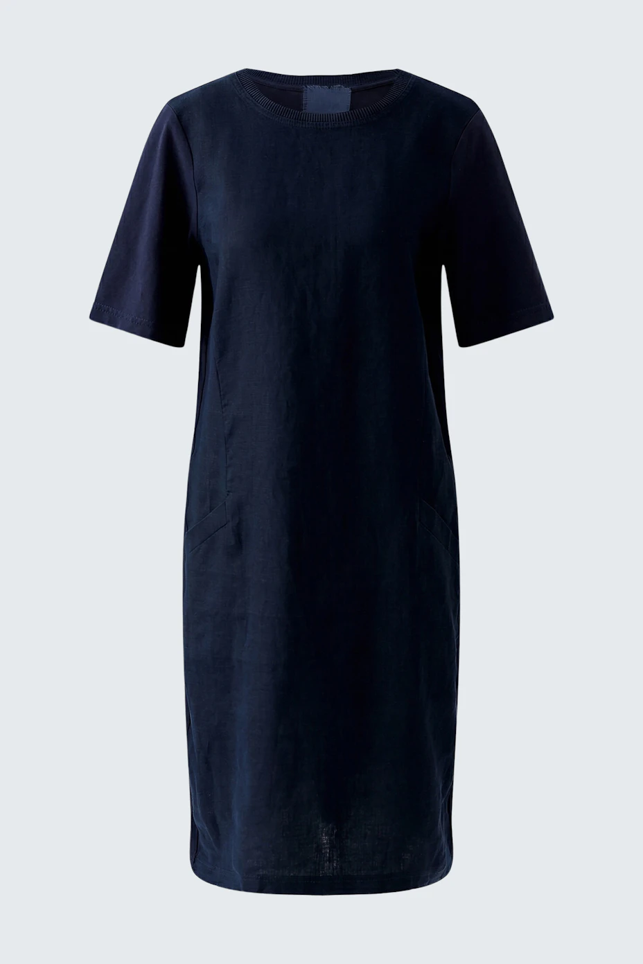 Casual hanger dress in navy blue, short sleeves, knee-length, perfect for everyday wear.