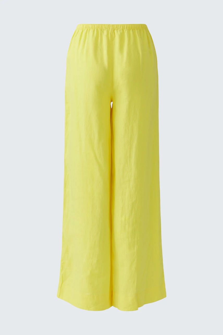 Bright yellow Marlene pants with wide legs, perfect for a bold and comfortable look.