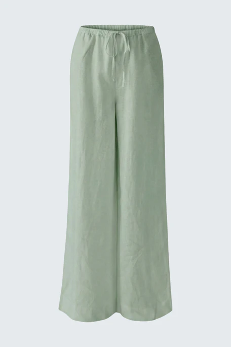 Weite Marlenehose in sanftem Grün, ohne Model, ideal für lässigen Komfort und stilvolle Auftritte.