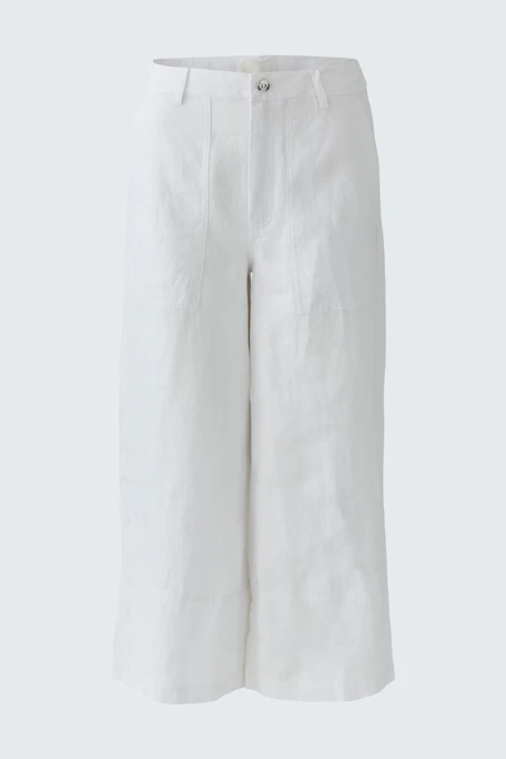 White wide-leg pants: Casual and comfortable design, perfect for everyday wear.