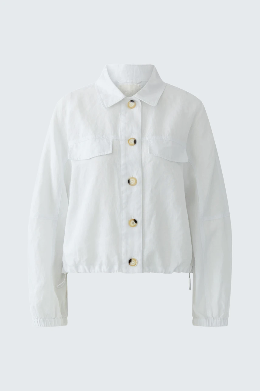 Weißer Blouson: Lässige Jacke mit großen Knöpfen und Kragen, ideal für einen entspannten Look.