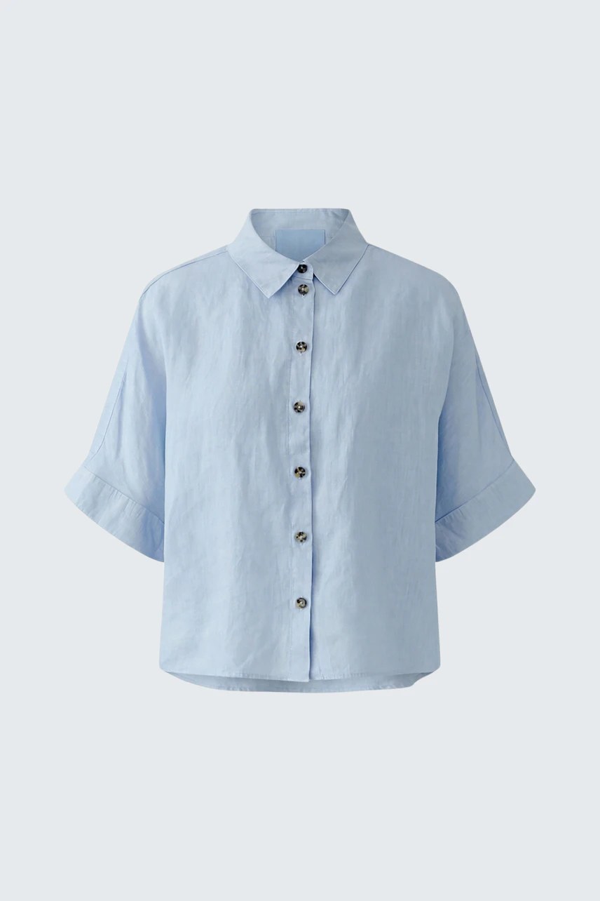 Lässige Damen-Bluse: Hellblaue Bluse mit Knopfleiste und kurzen Ärmeln, ideal für einen entspannten Look.