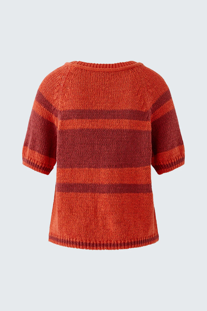 Roter Damen-Pullover: Kurzarm-Pullover mit breiten Streifen in warmen Rottönen, ohne Model abgebildet.