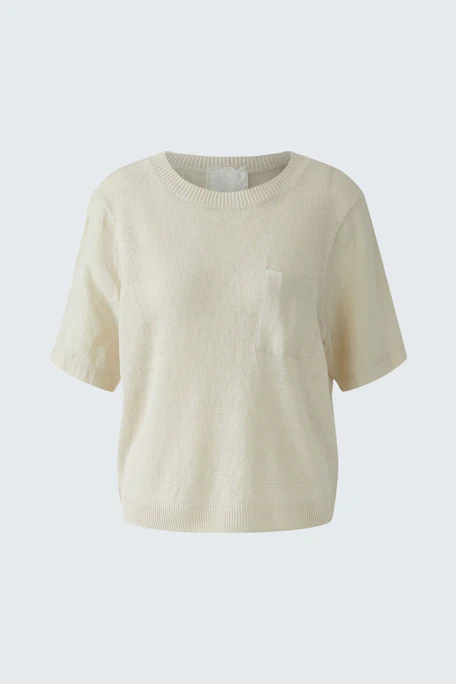 Casual women's pullover: Cream short-sleeve pullover with a chest pocket, perfect for relaxed styling.