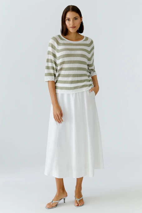 Gestreifter Damen-Pullover: Lockerer Pullover in Weiß und Grün, ideal für lässige Outfits.