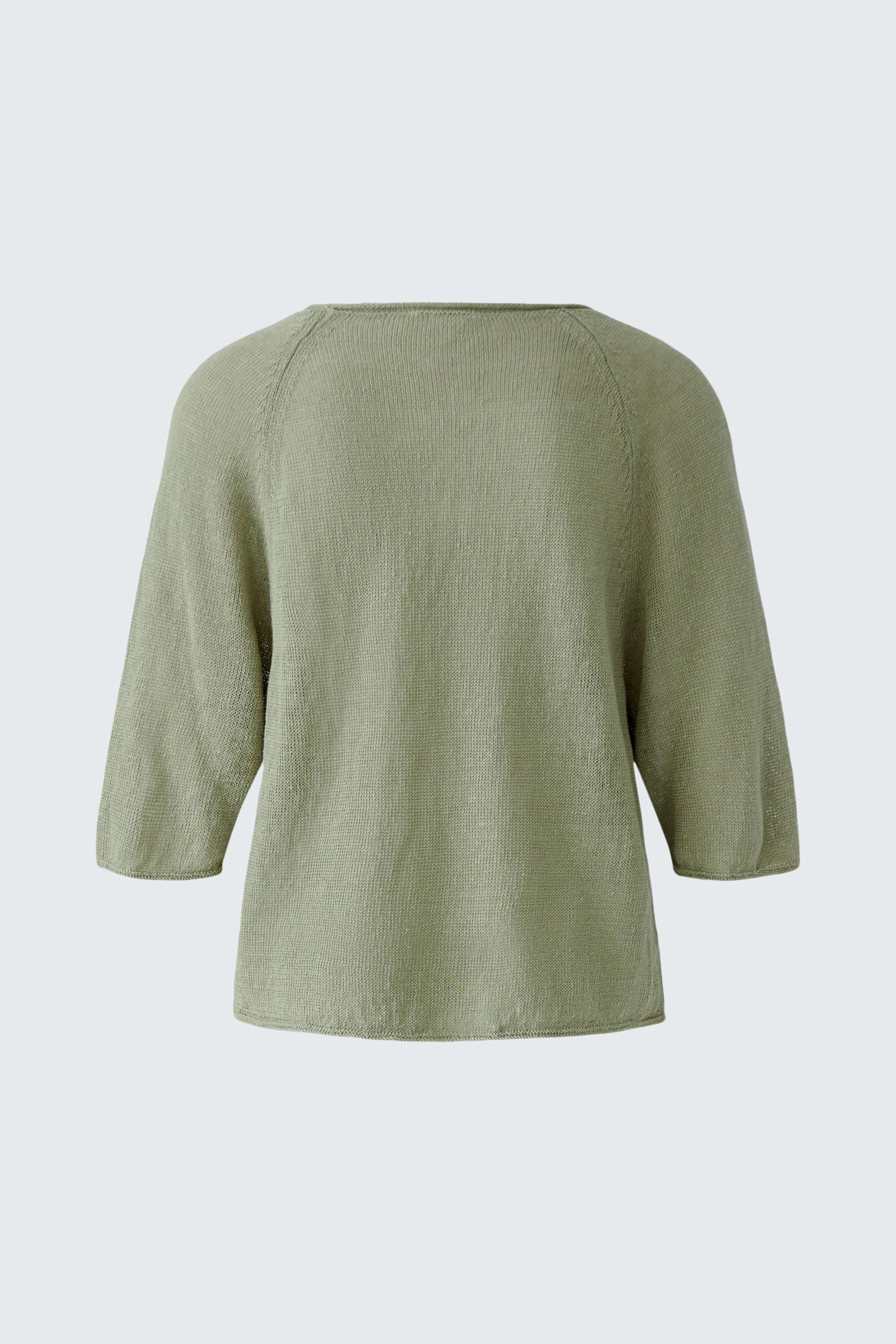 Casual women's pullover in olive green, featuring a relaxed fit and three-quarter sleeves.