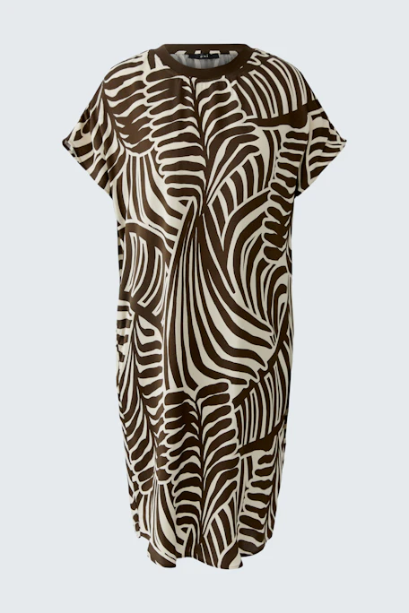 Hängerkleid mit Zebramuster: Locker fallendes Kleid in Braun und Weiß, ideal für einen lässigen Look.