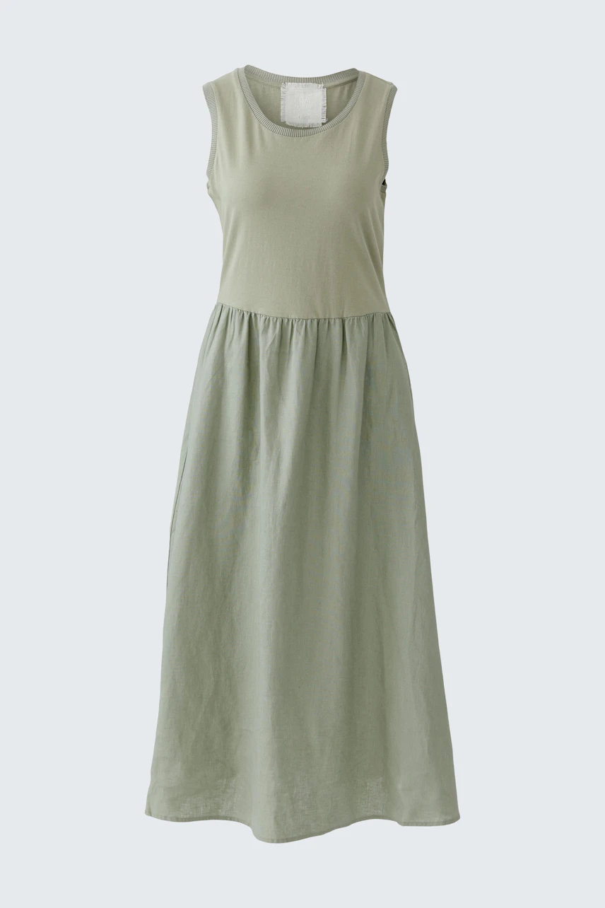 Casual midi dress: Sleeveless green dress with a relaxed fit, perfect for everyday wear.