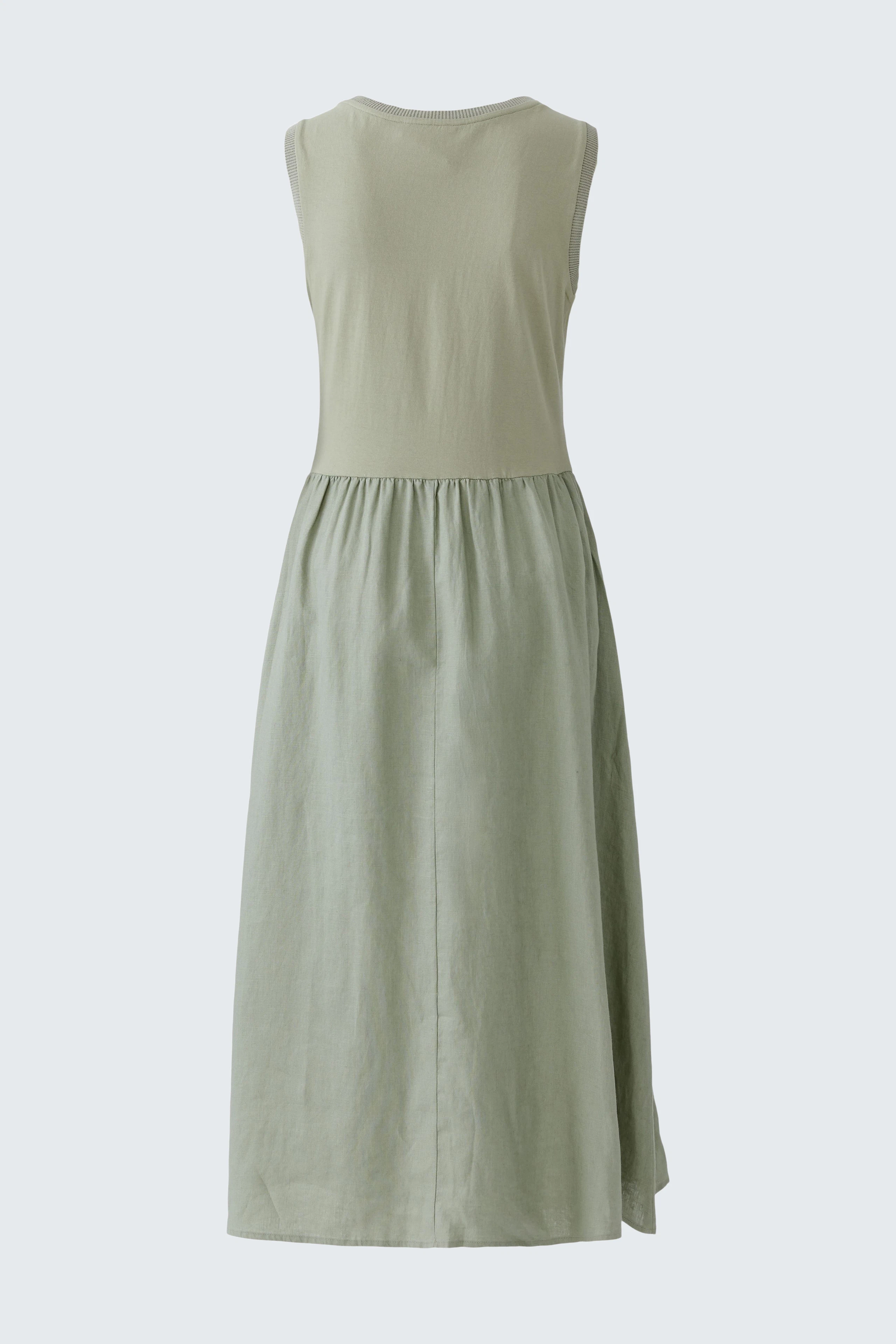 Casual midi dress: Sleeveless green dress with a relaxed fit, perfect for everyday wear.