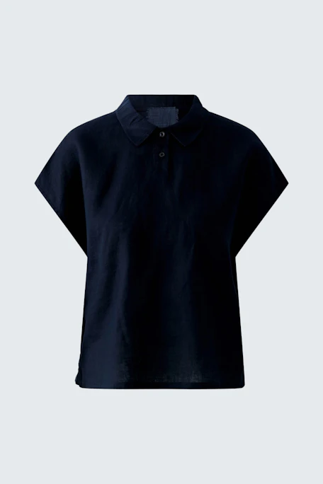 Casual women's blouse: Black short-sleeve blouse with a classic collar, perfect for versatile styling.