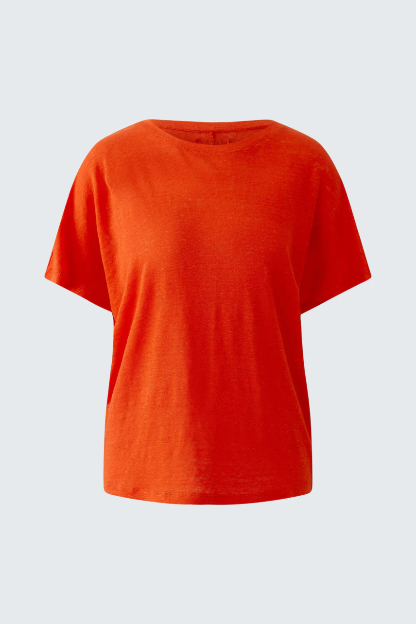 Leuchtend rotes T-Shirt: Locker geschnitten, ohne Model, ideal für lässige Outfits.