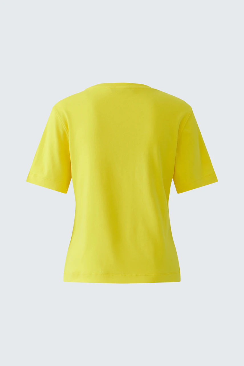 Bright yellow T-shirt: Simple design, short sleeves, perfect for casual wear.