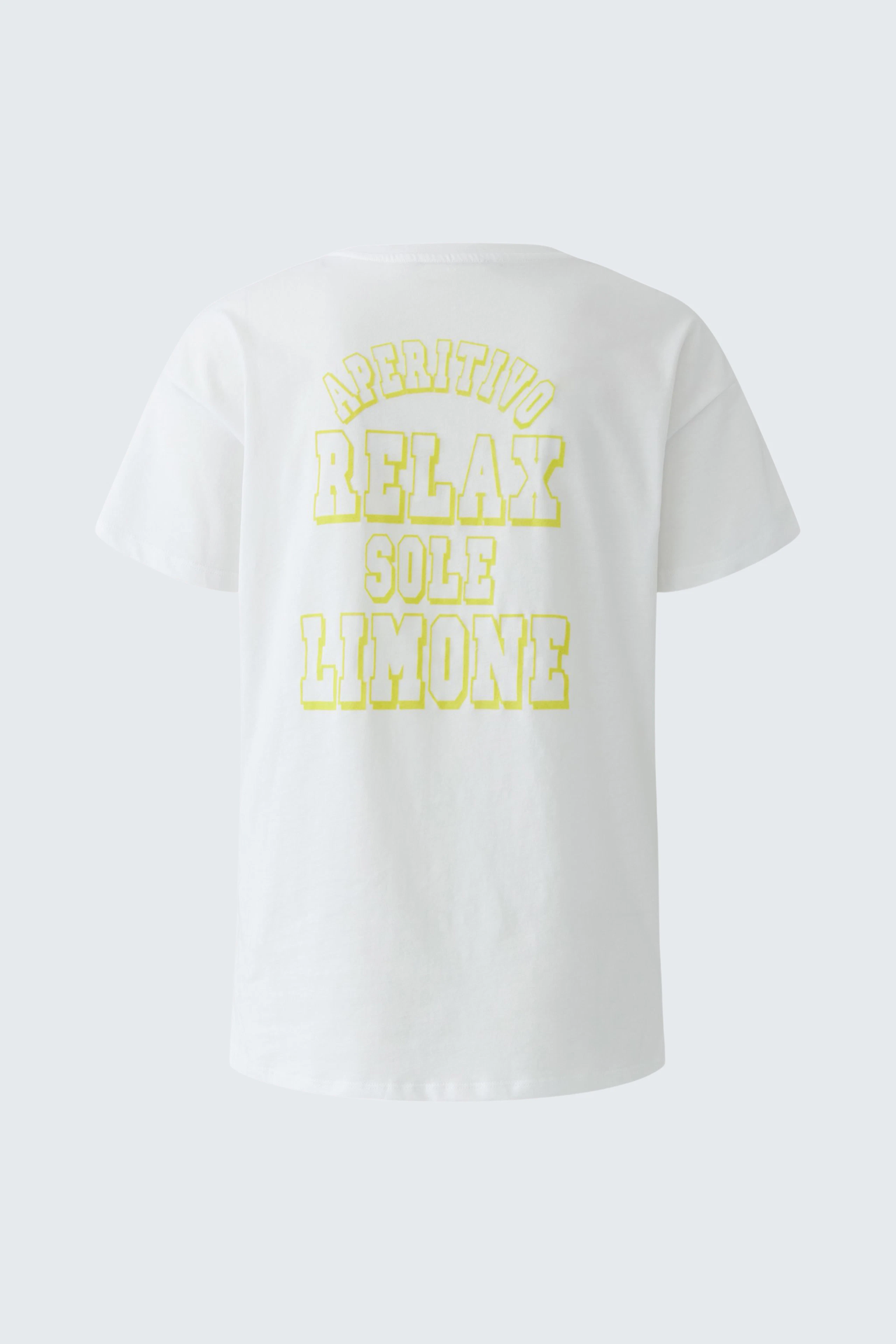 Weißes Damen-T-Shirt mit gelbem Schriftzug "Aperitivo Relax Sole Limone" auf der Rückseite.