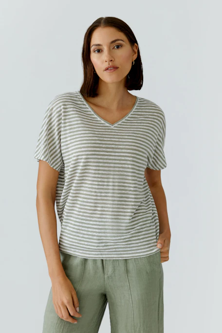 Gestreiftes Damen-T-Shirt: Lockeres, kurzärmeliges Oberteil in Grau-Weiß mit V-Ausschnitt.