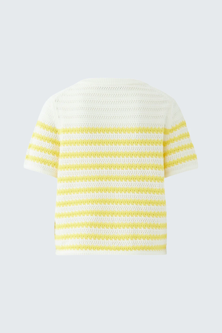 Gestreifter Damen-Pullover: Weiß-gelbe Streifen, kurzärmelig, lässiger Look.