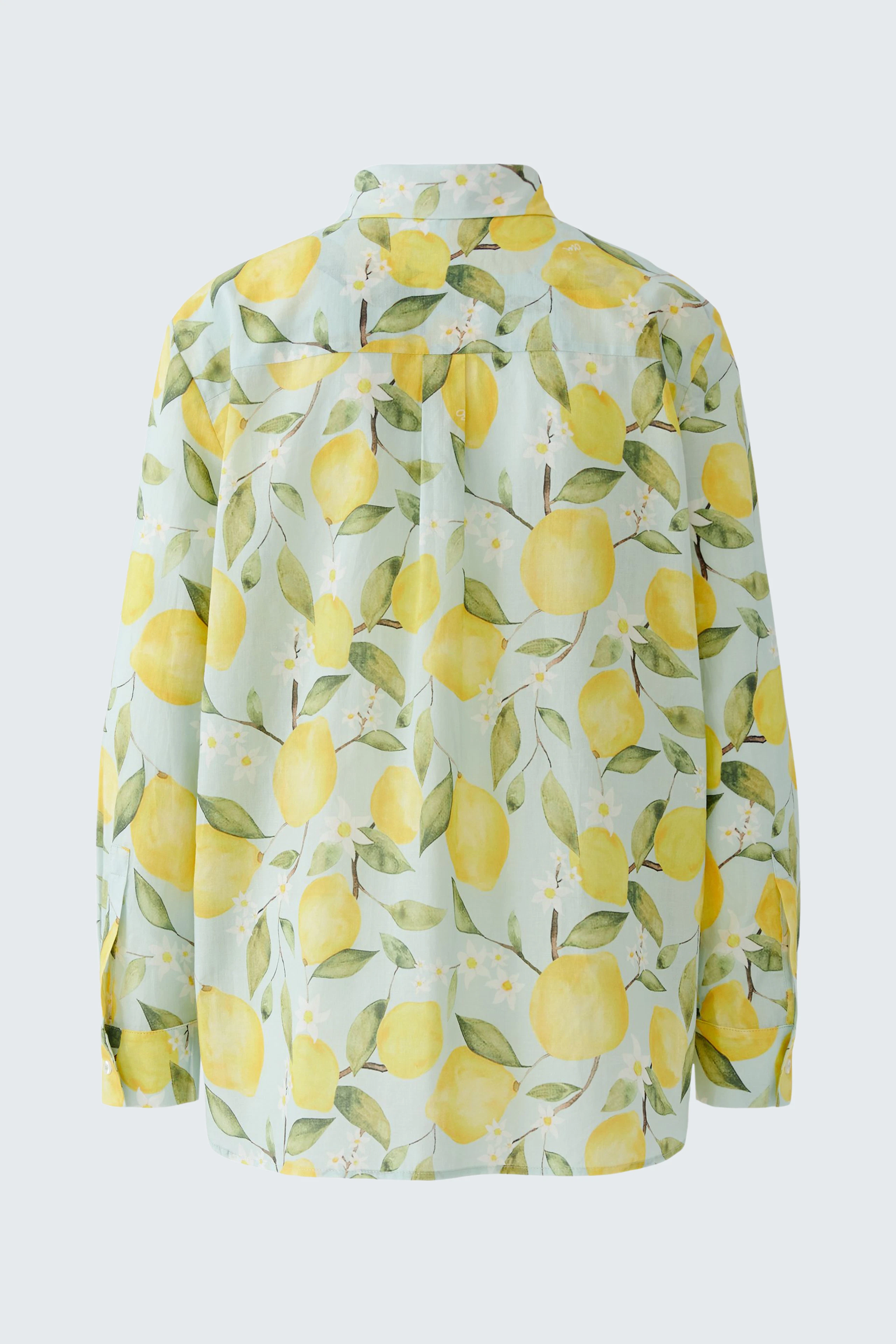 Hemdbluse mit Zitronenmuster: Frische Farben und lockerer Schnitt für einen sommerlichen Look.