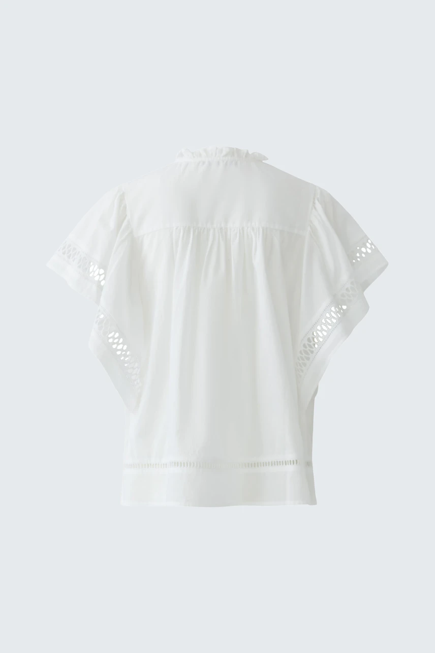 Weiße Damen-Bluse mit kurzen Ärmeln und Lochmuster, schlicht und vielseitig kombinierbar.