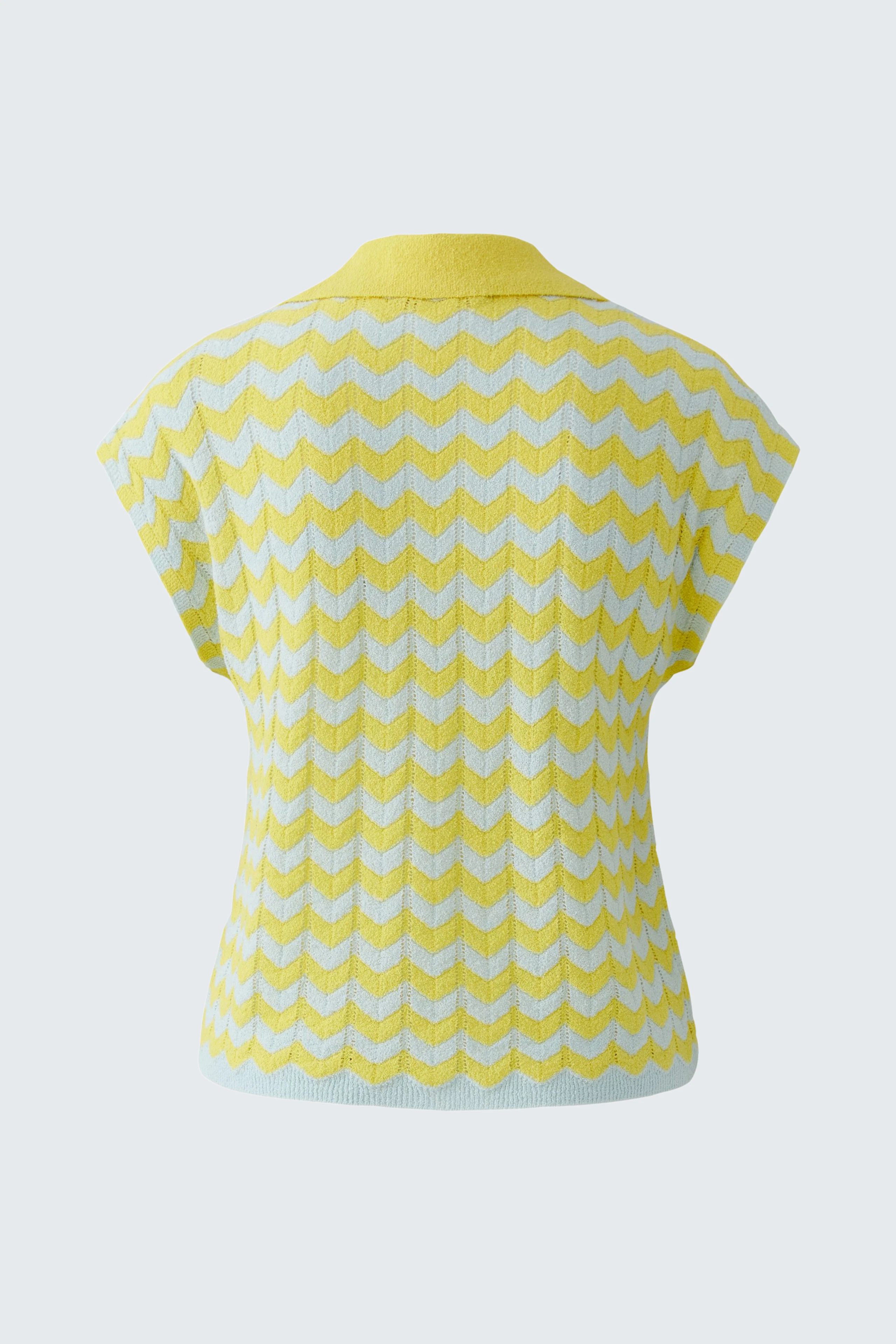 Yellow and white zigzag pullover, short sleeves, back view. Casual and vibrant design.