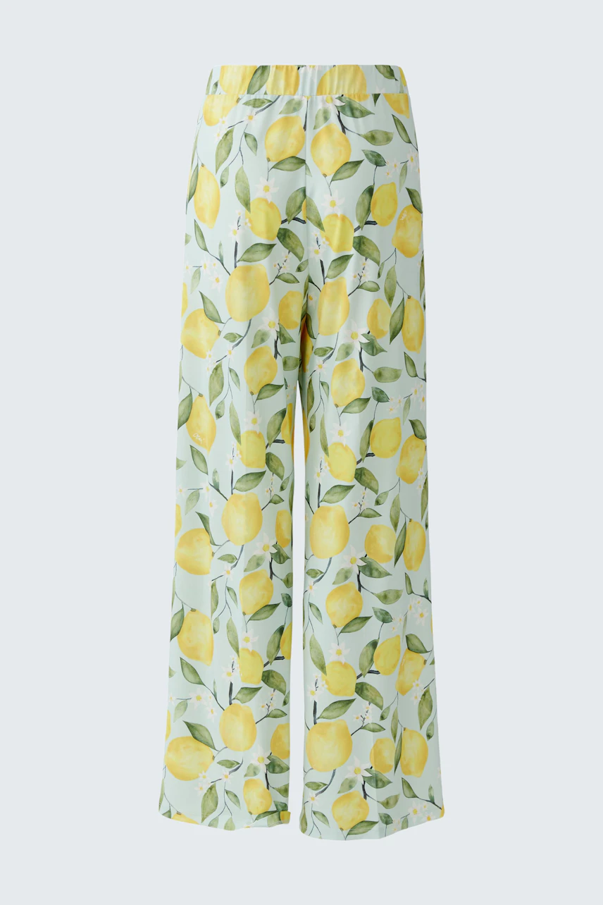 Weite Damen-Hose: Sommerliche Hose mit Zitronen-Print auf hellem Hintergrund, ideal für warme Tage.